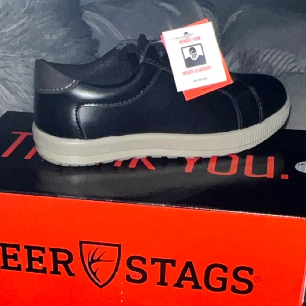 New Deer Stags Kids 13.5 $10.00 
 Black and Gray Sneakers